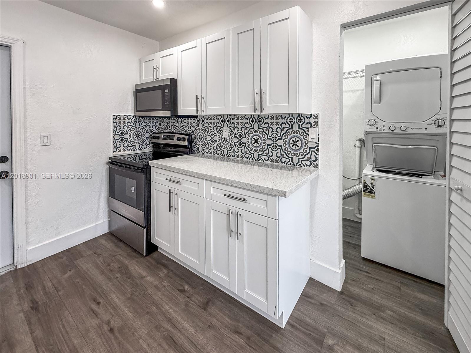 See details / 2976 sq. ft. $ 2026-05-14 0 Photo