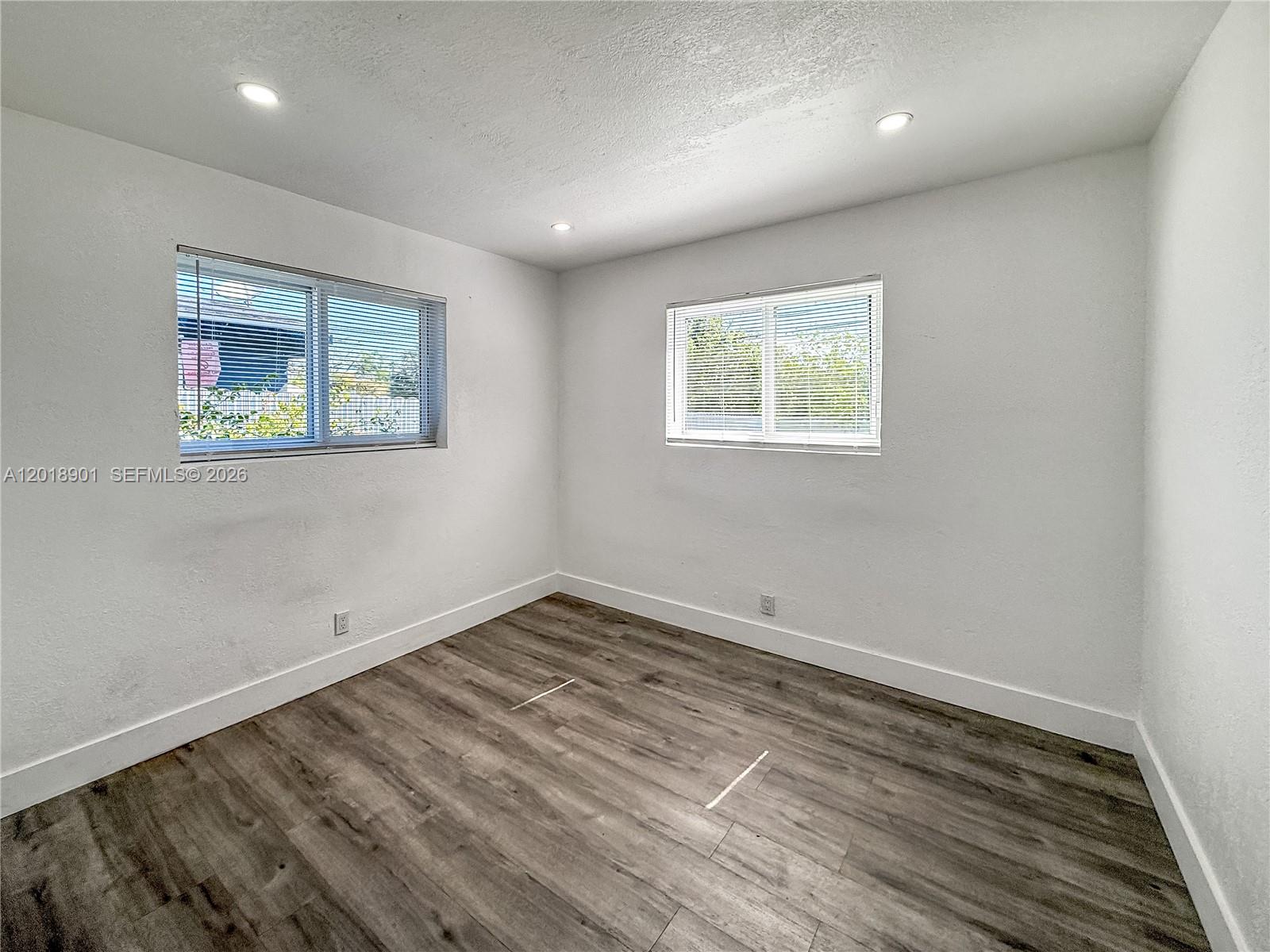 See details / 2976 sq. ft. $ 2026-05-14 0 Photo
