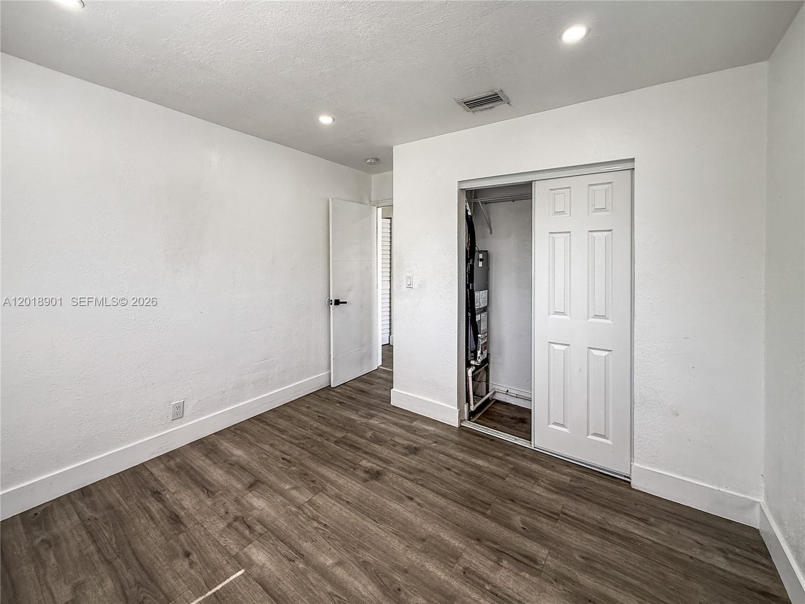 See details / 2976 sq. ft. $ 2026-05-14 0 Photo