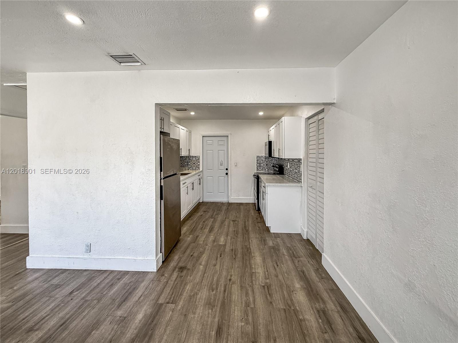 See details / 2976 sq. ft. $ 2026-05-14 0 Photo