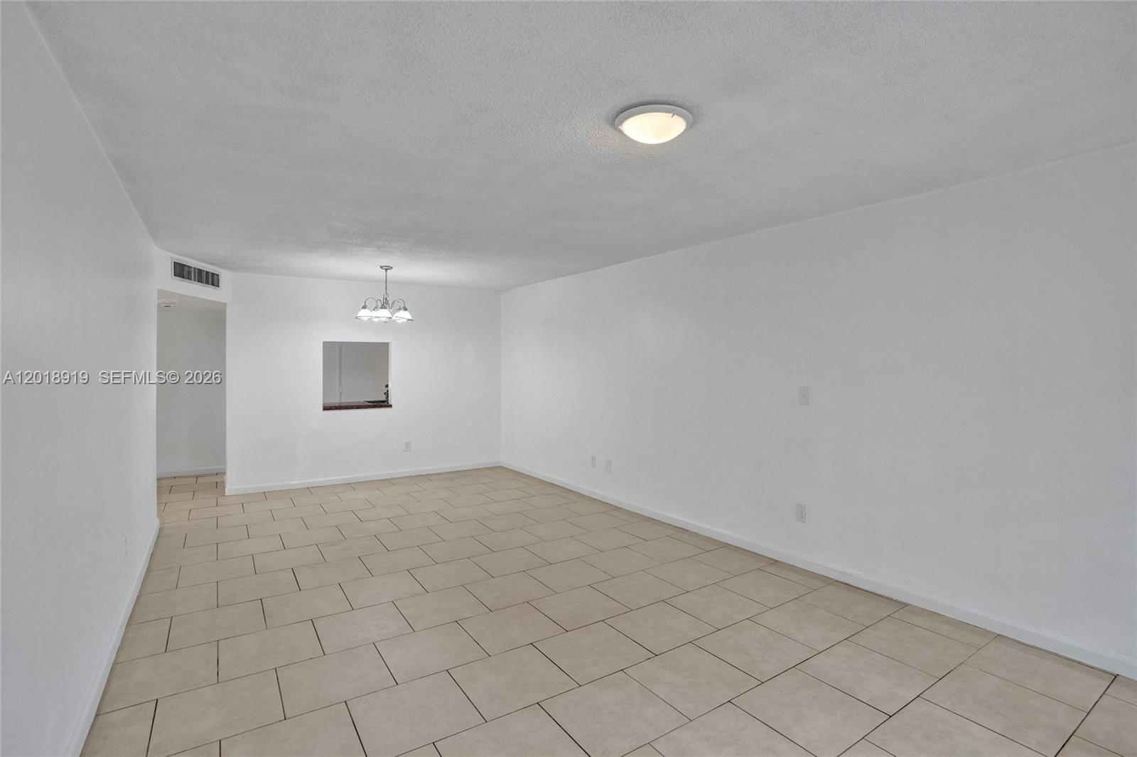 Ver detalles B112 1 / 2 898 sq. ft. $ 2026-05-14 0 foto