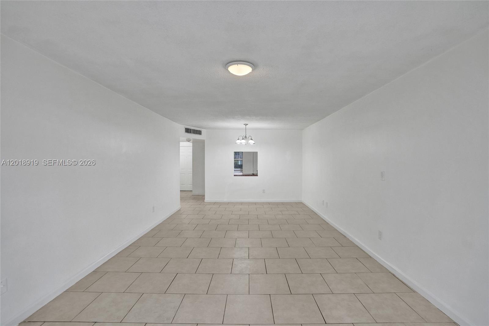 Ver detalles B112 1 / 2 898 sq. ft. $ 2026-05-14 0 foto