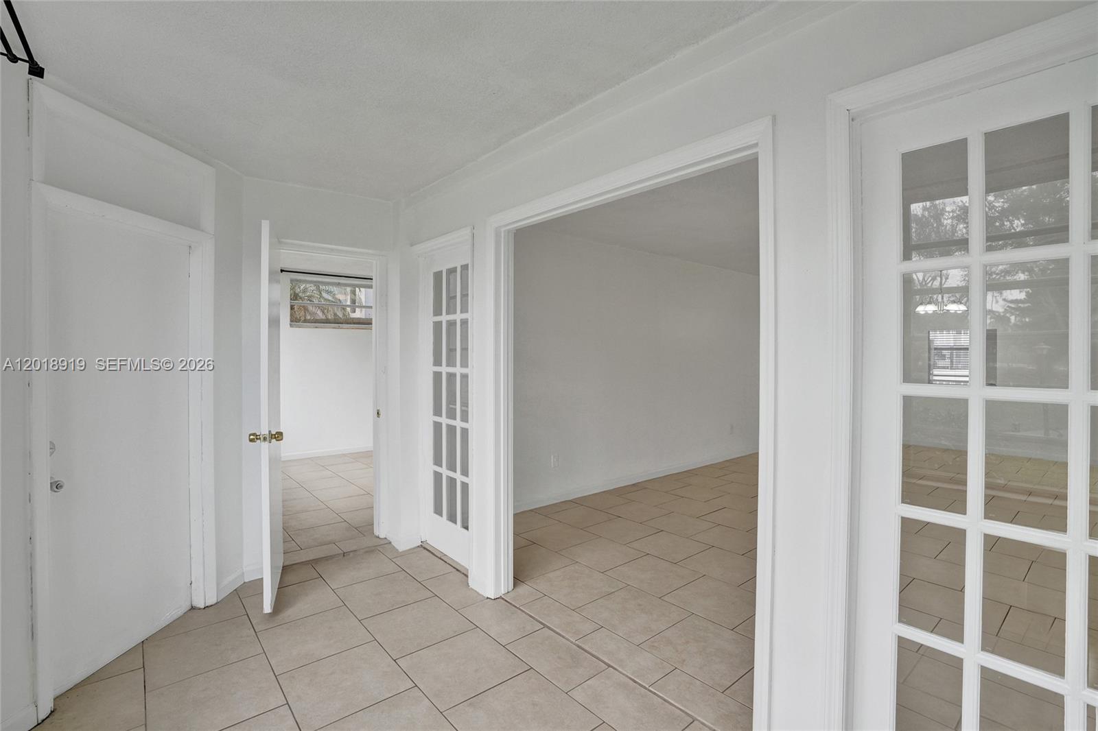 Ver detalles B112 1 / 2 898 sq. ft. $ 2026-05-14 0 foto
