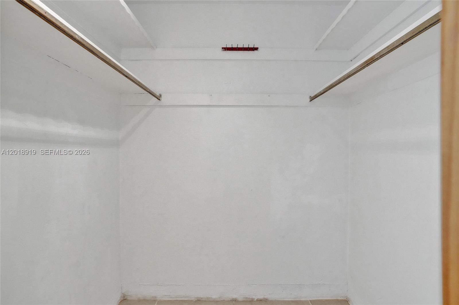 Ver detalles B112 1 / 2 898 sq. ft. $ 2026-05-14 0 foto