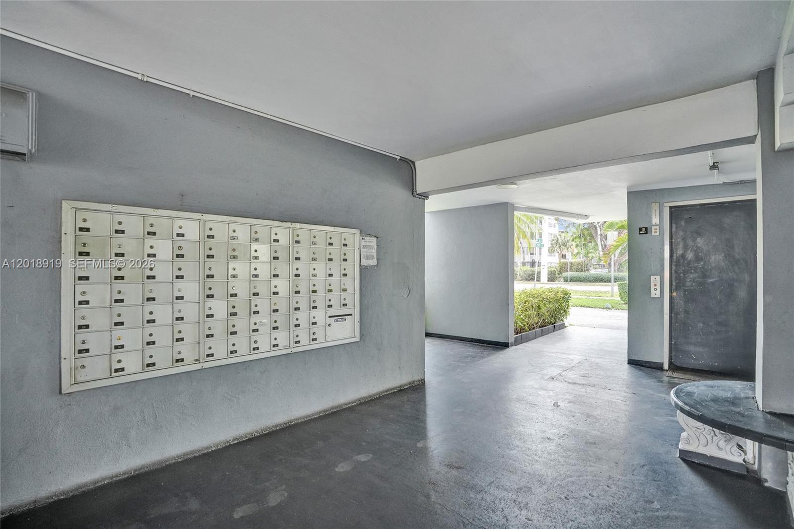 Ver detalles B112 1 / 2 898 sq. ft. $ 2026-05-14 0 foto