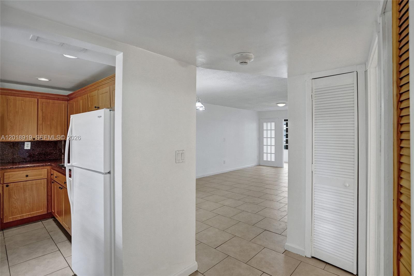 Ver detalles B112 1 / 2 898 sq. ft. $ 2026-05-14 0 foto