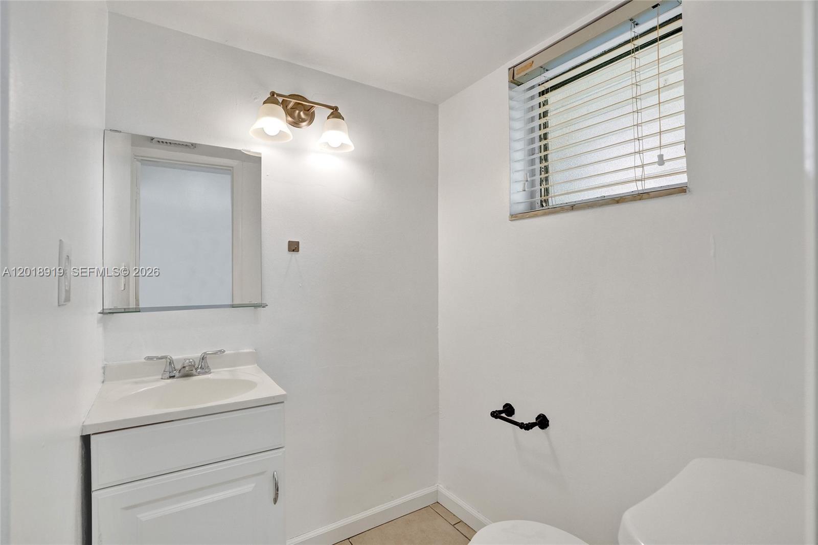 Ver detalles B112 1 / 2 898 sq. ft. $ 2026-05-14 0 foto