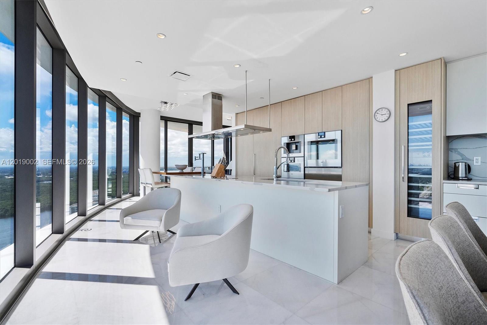 3605 4 / 6 3204 sq. ft. $ 2026-05-14 0 Photo
