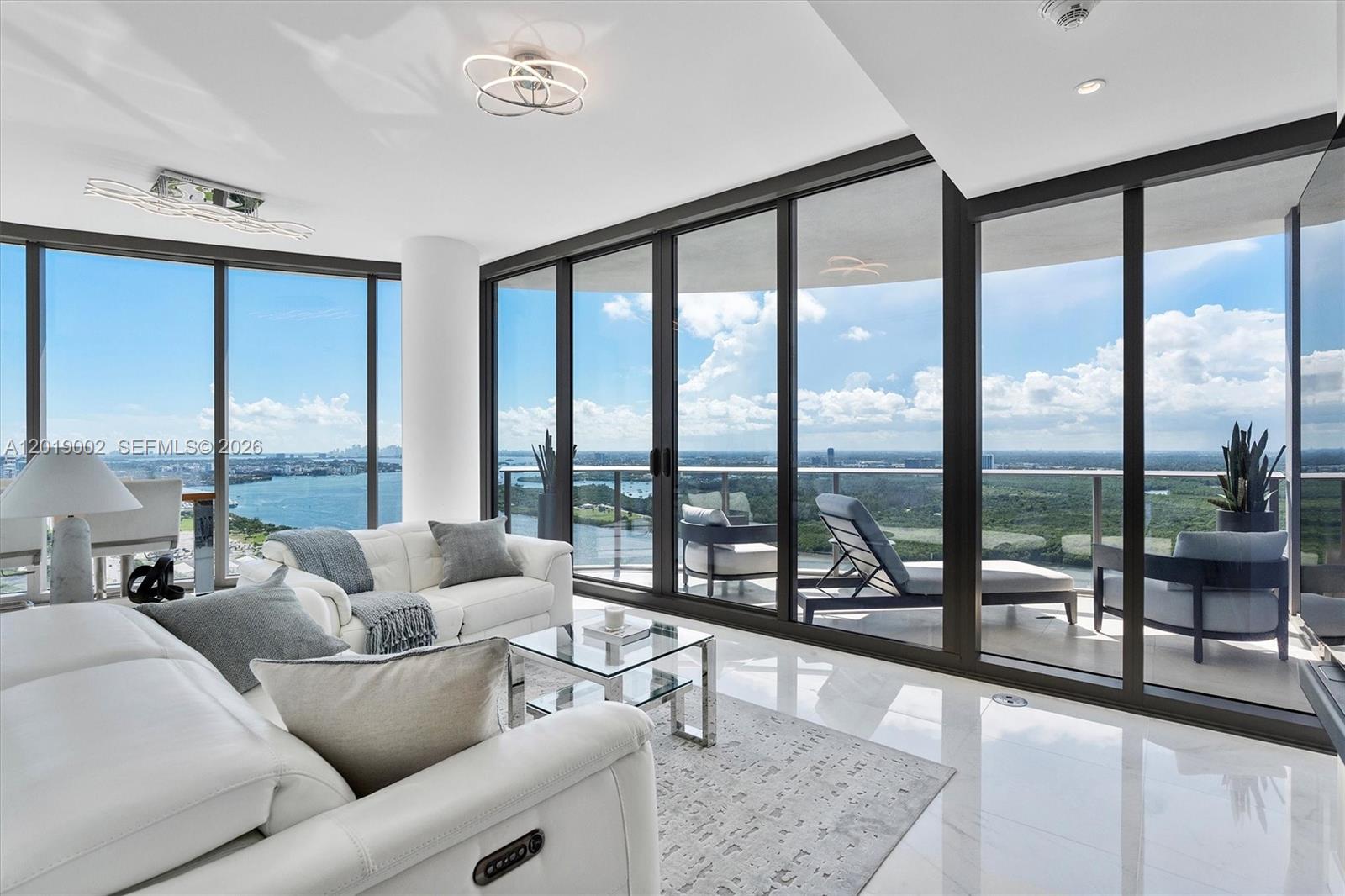 3605 4 / 6 3204 sq. ft. $ 2026-05-14 0 Photo
