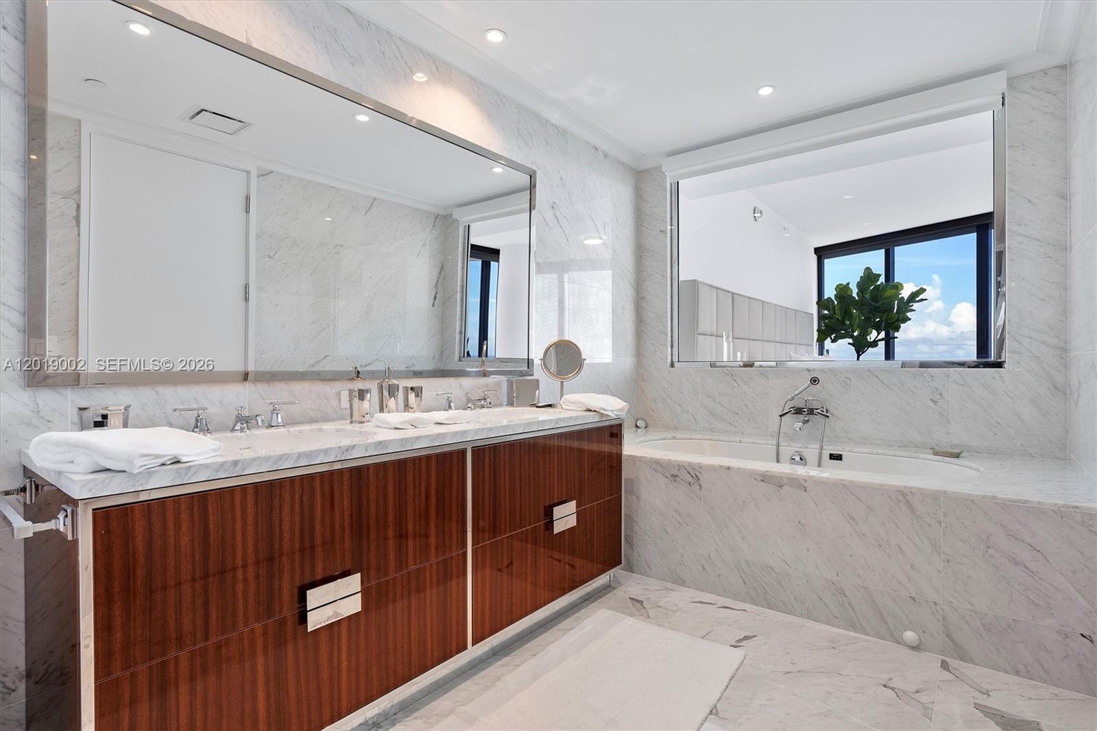 3605 4 / 6 3204 sq. ft. $ 2026-05-14 0 Photo