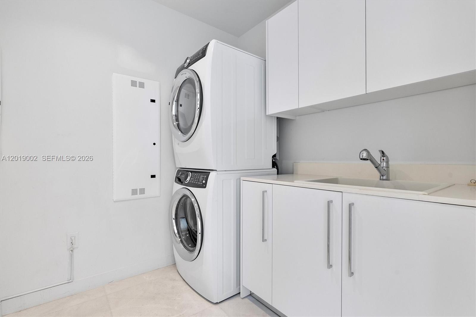 3605 4 / 6 3204 sq. ft. $ 2026-05-14 0 Photo