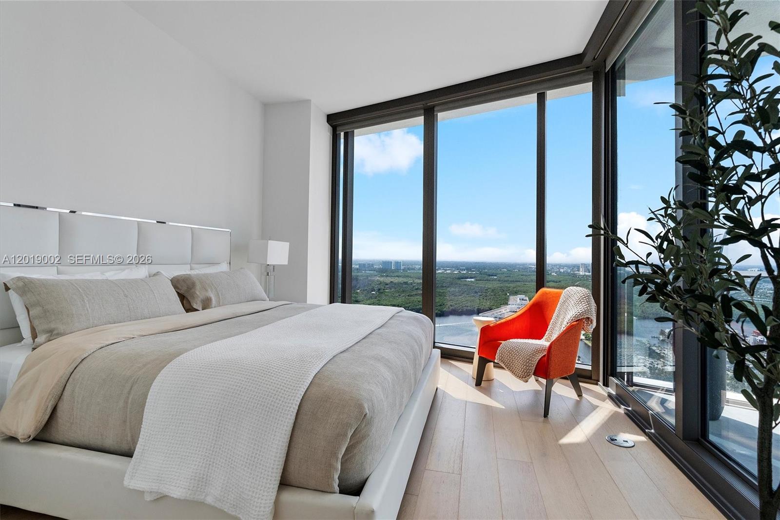 3605 4 / 6 3204 sq. ft. $ 2026-05-14 0 Photo