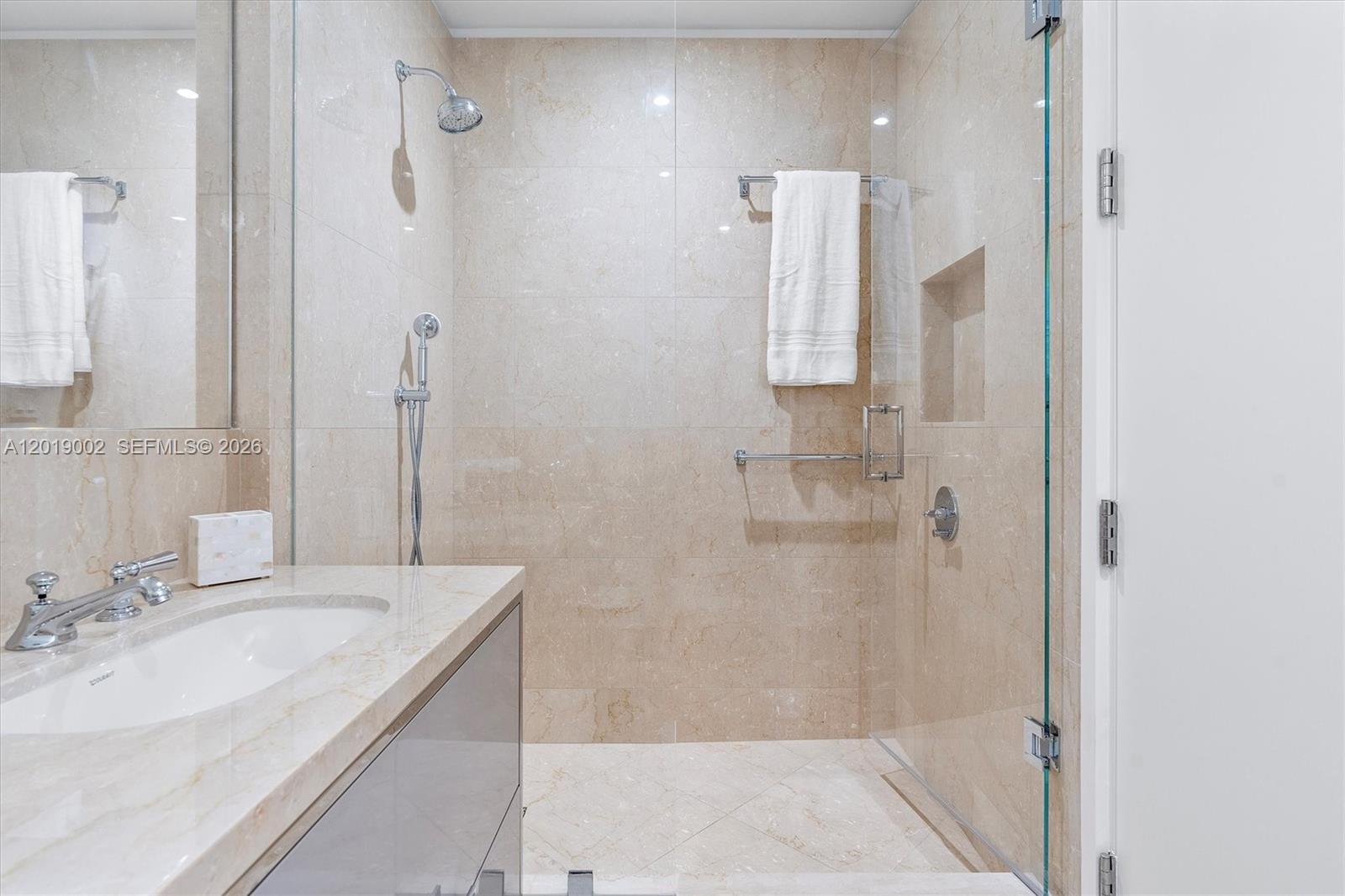 3605 4 / 6 3204 sq. ft. $ 2026-05-14 0 Photo