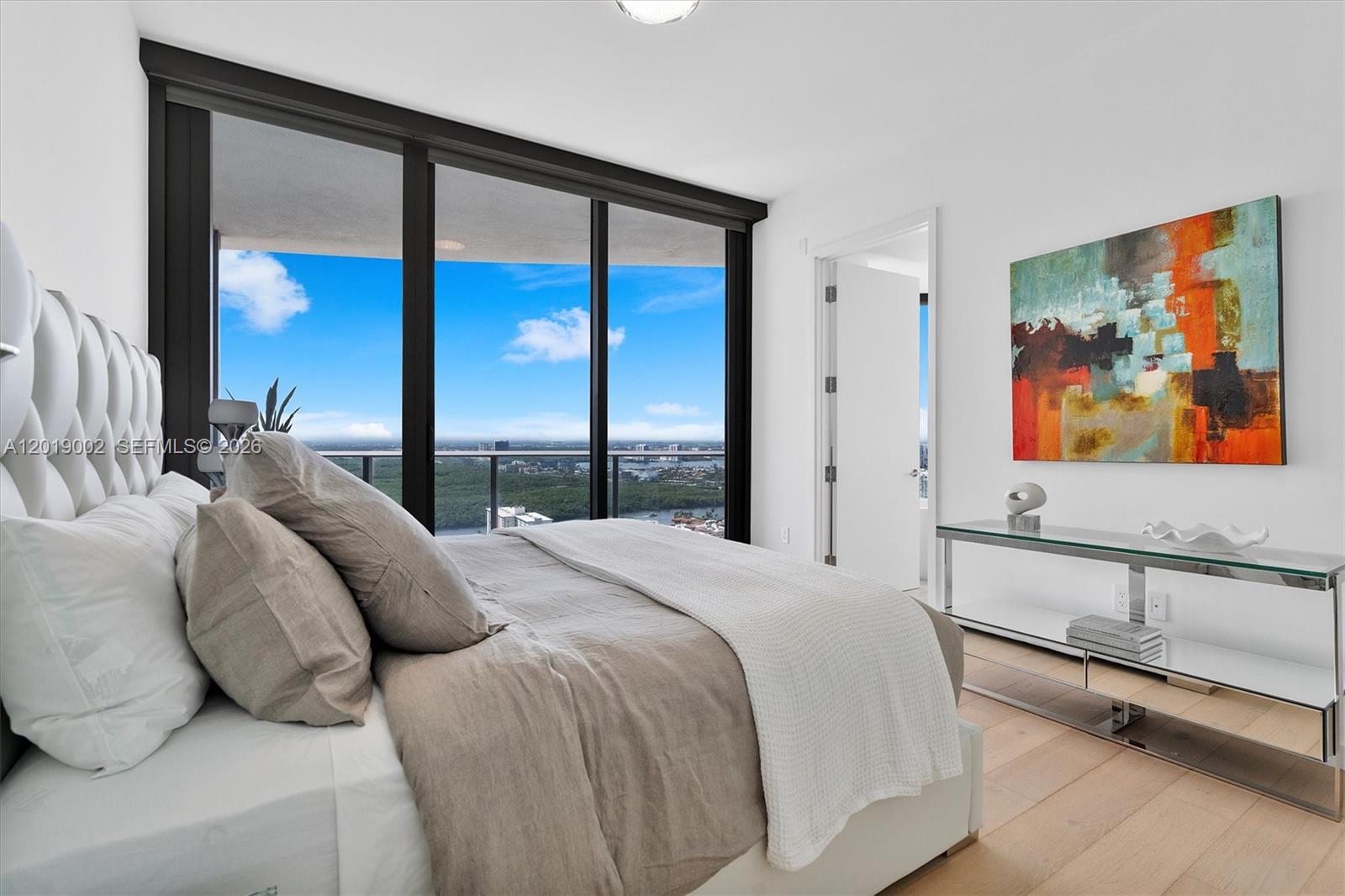 3605 4 / 6 3204 sq. ft. $ 2026-05-14 0 Photo