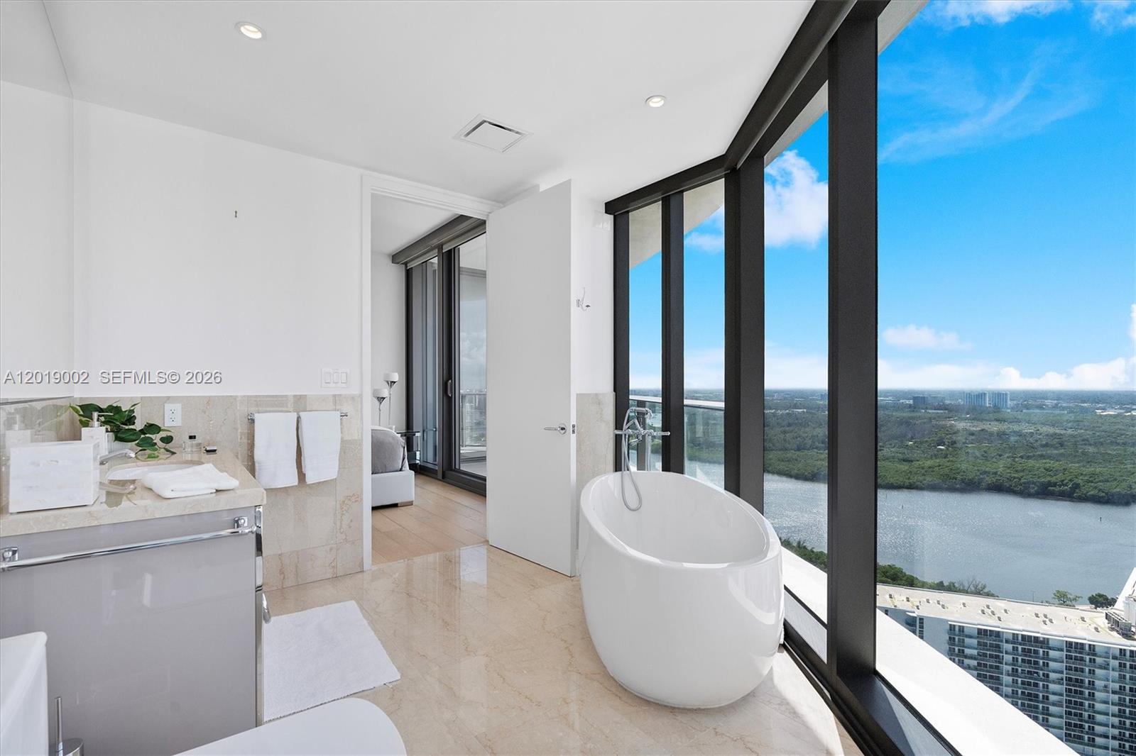 3605 4 / 6 3204 sq. ft. $ 2026-05-14 0 Photo