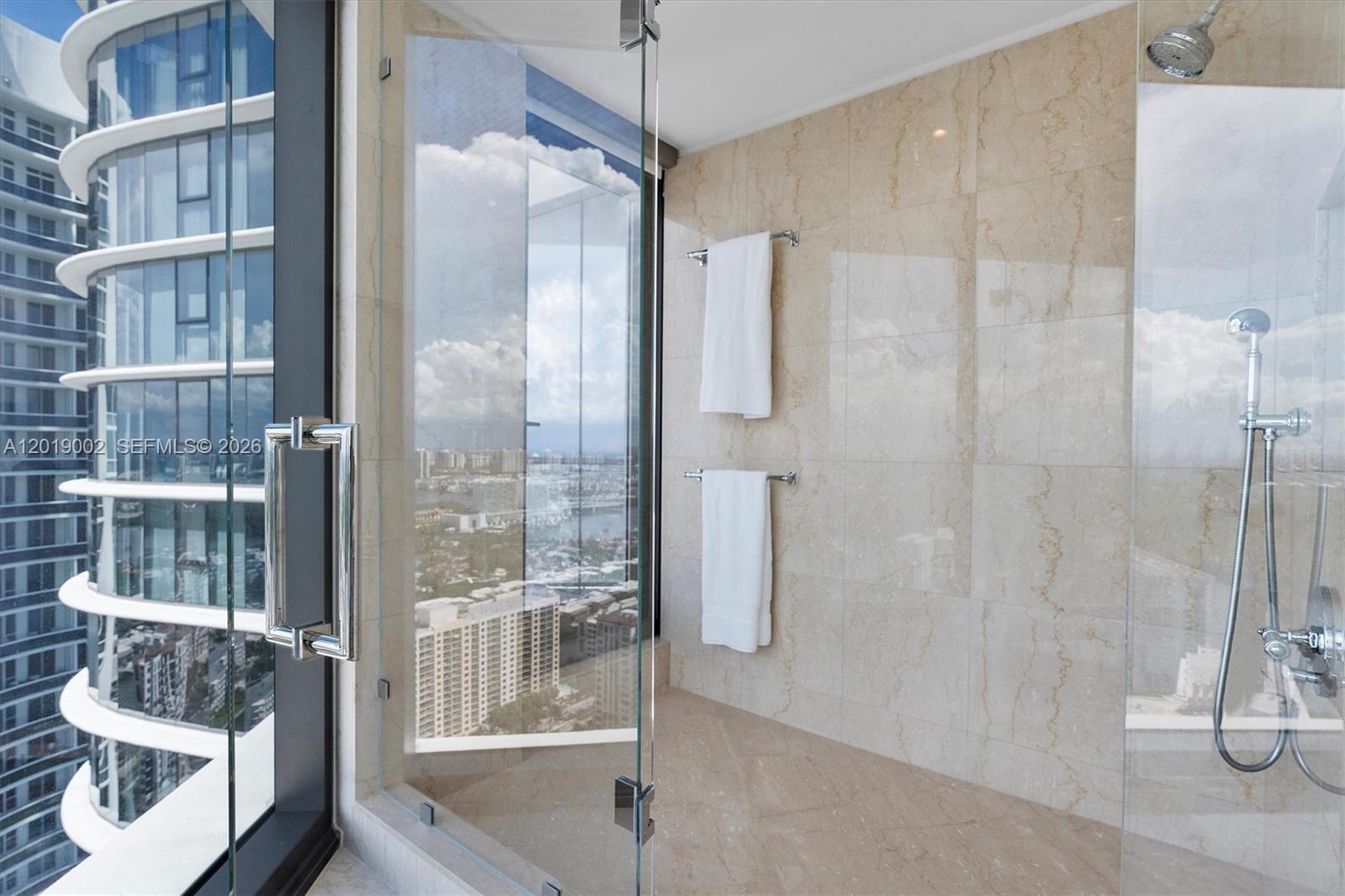 3605 4 / 6 3204 sq. ft. $ 2026-05-14 0 Photo