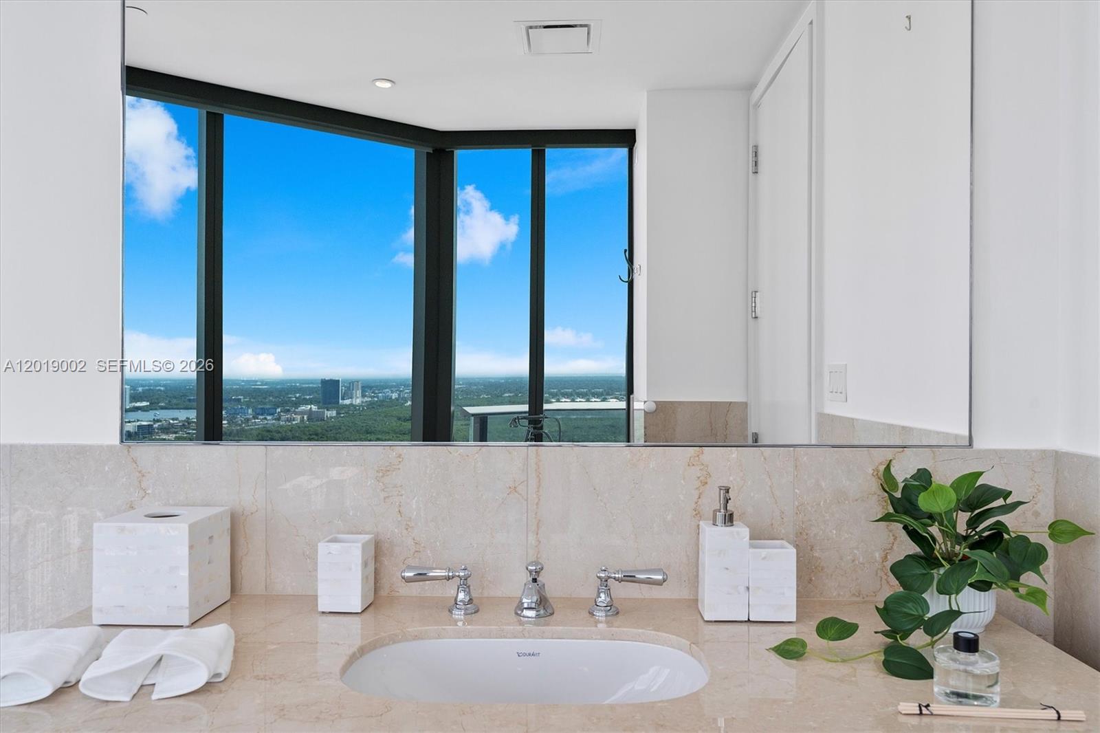 3605 4 / 6 3204 sq. ft. $ 2026-05-14 0 Photo