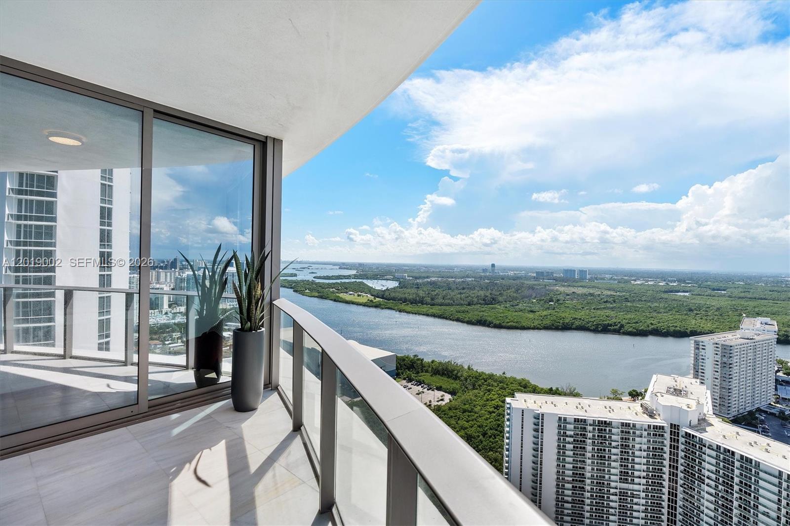 3605 4 / 6 3204 sq. ft. $ 2026-05-14 0 Photo