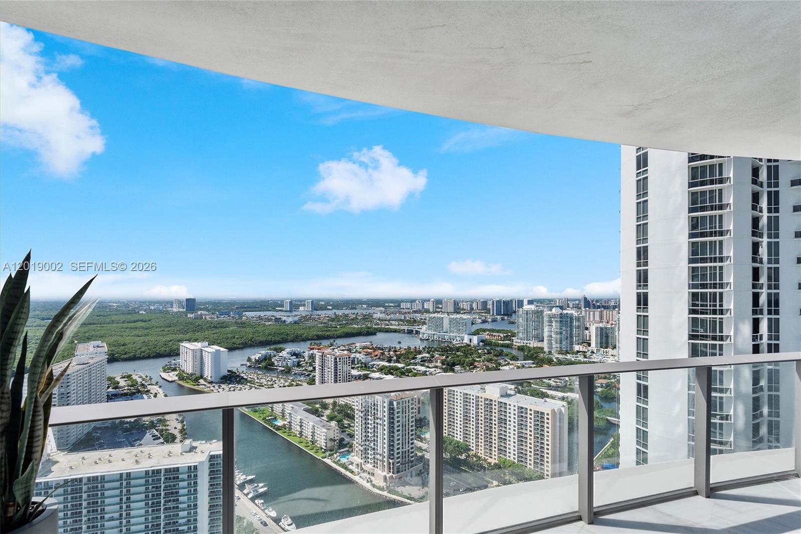 3605 4 / 6 3204 sq. ft. $ 2026-05-14 0 Photo