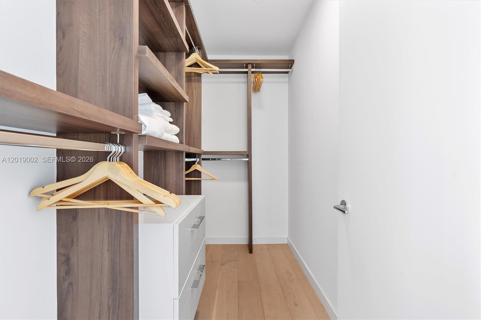 3605 4 / 6 3204 sq. ft. $ 2026-05-14 0 Photo
