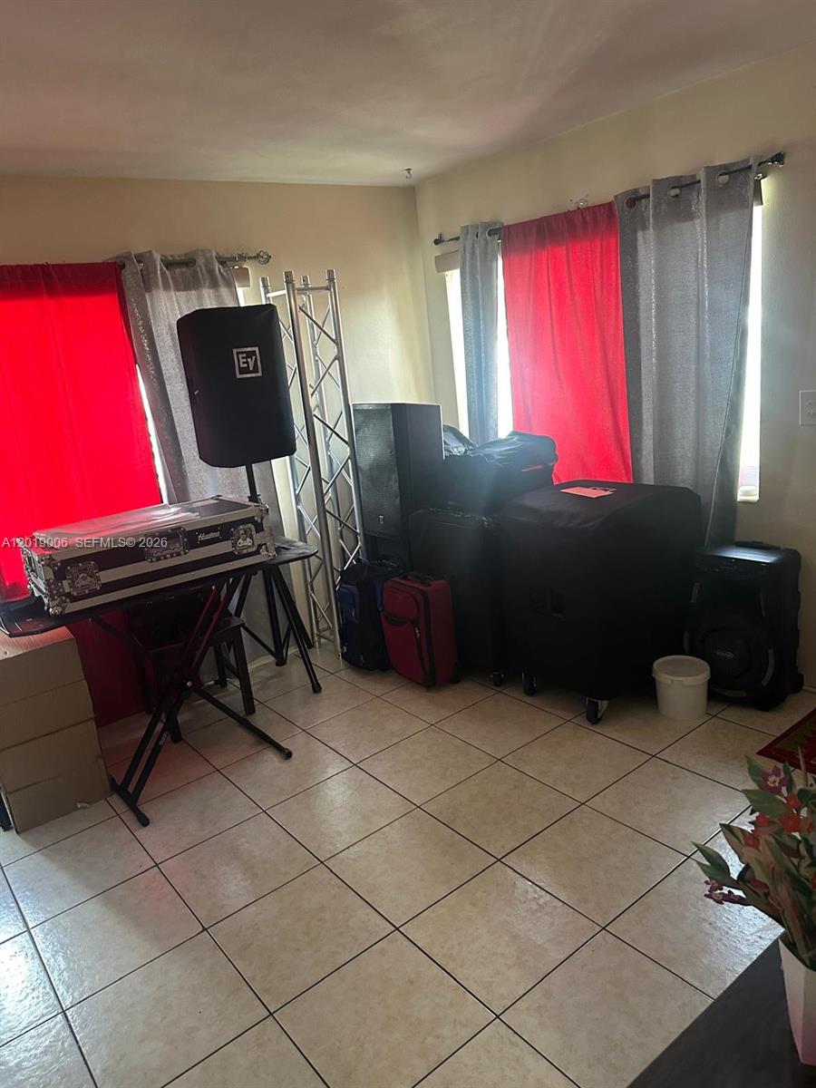   /  2305 sq. ft. $ 2026-05-14 0 Photo