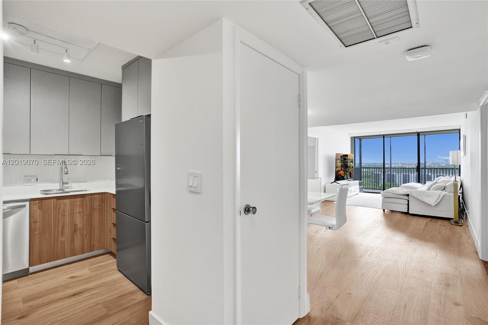 Photo of 20379 Country Club Dr  #1440, Aventura, Florida, 33180 - 