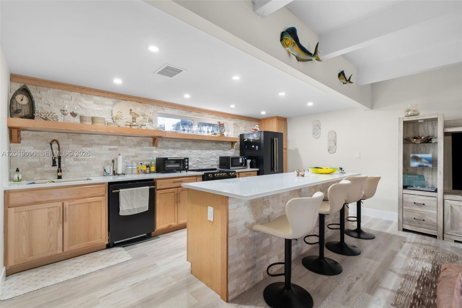 See details / 2836 sq. ft. $ 2026-05-14 0 Photo