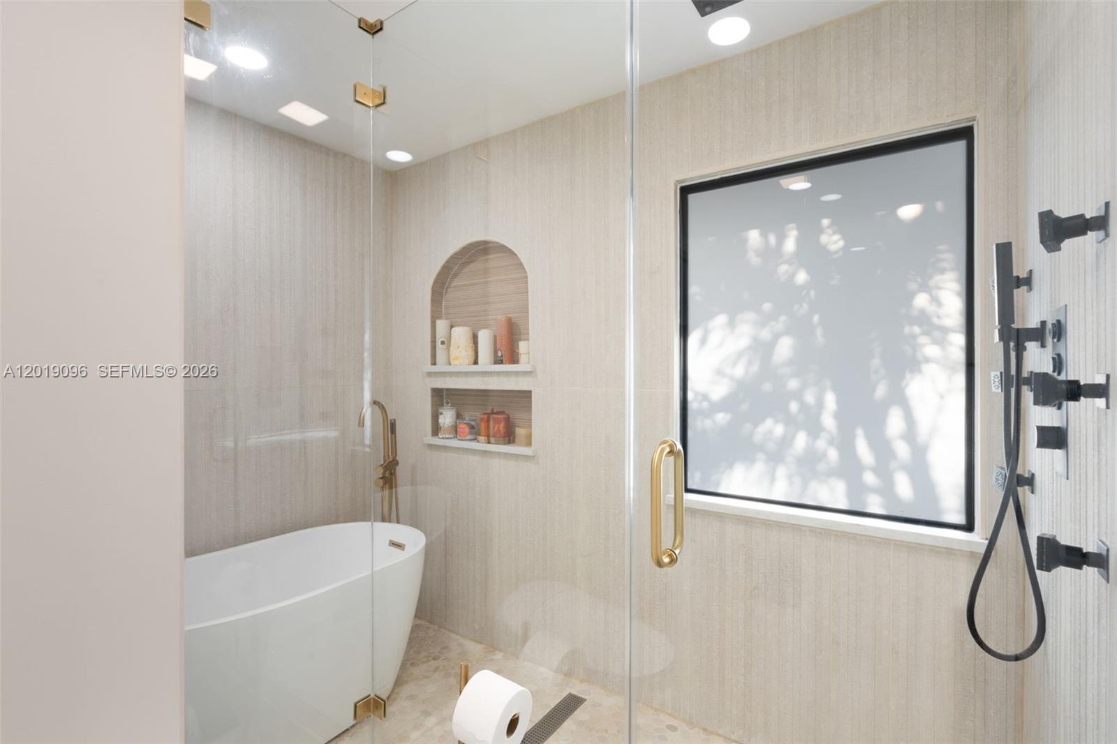 See details / 2836 sq. ft. $ 2026-05-14 0 Photo