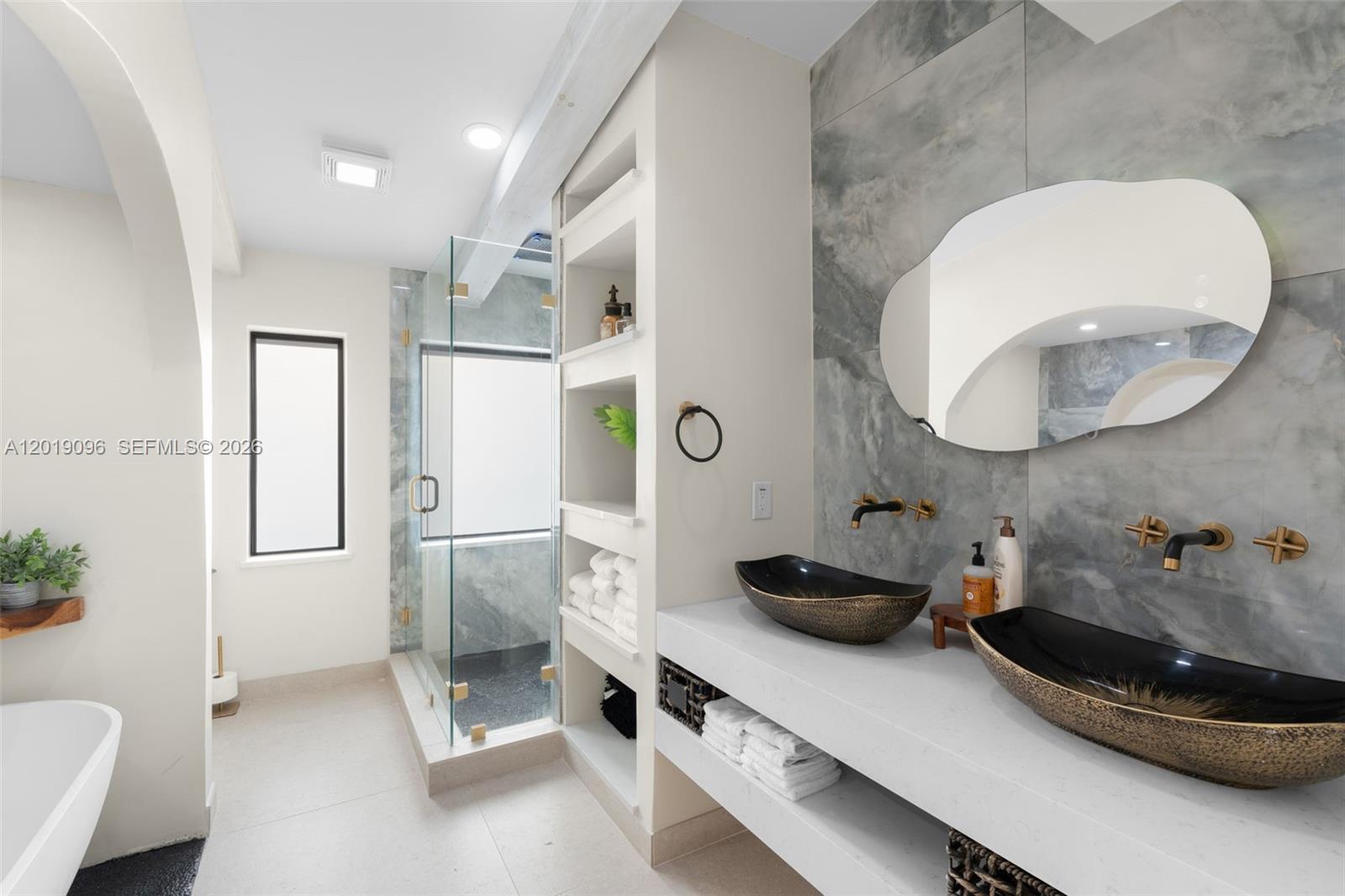 See details / 2836 sq. ft. $ 2026-05-14 0 Photo