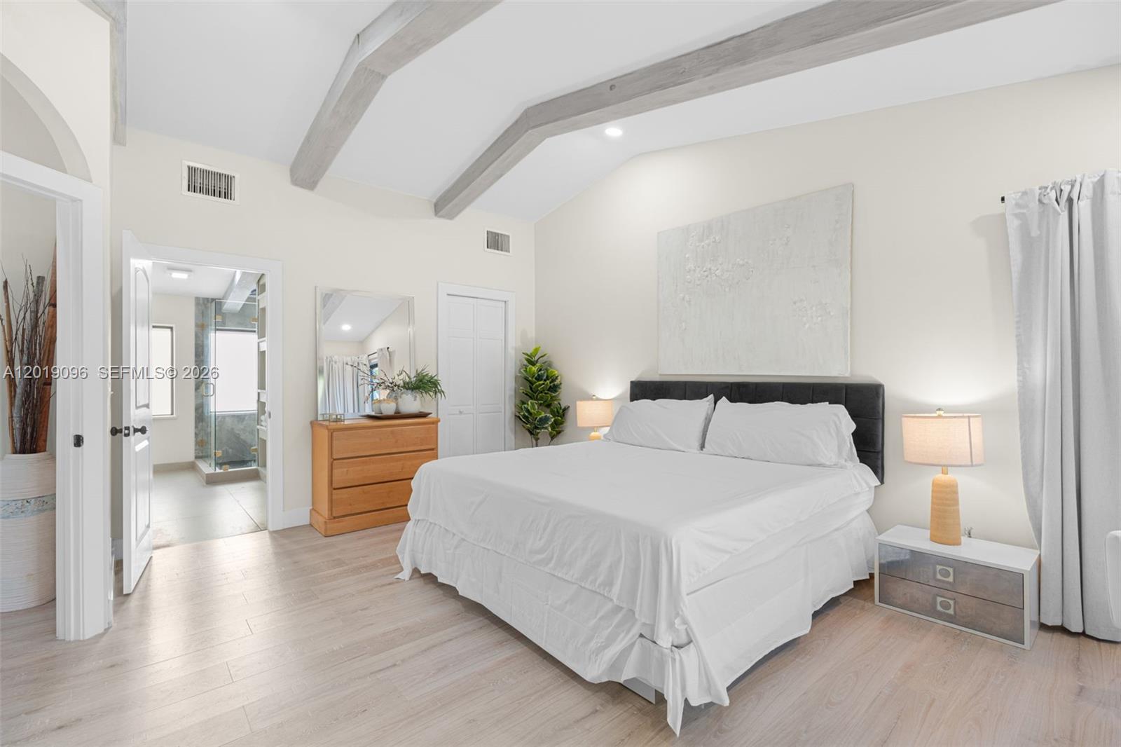 See details / 2836 sq. ft. $ 2026-05-14 0 Photo