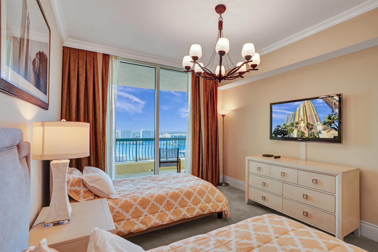 Подробнее Apt 3103 3 / 3 2031 кв.футов $ 2026-06-19 0 Фото