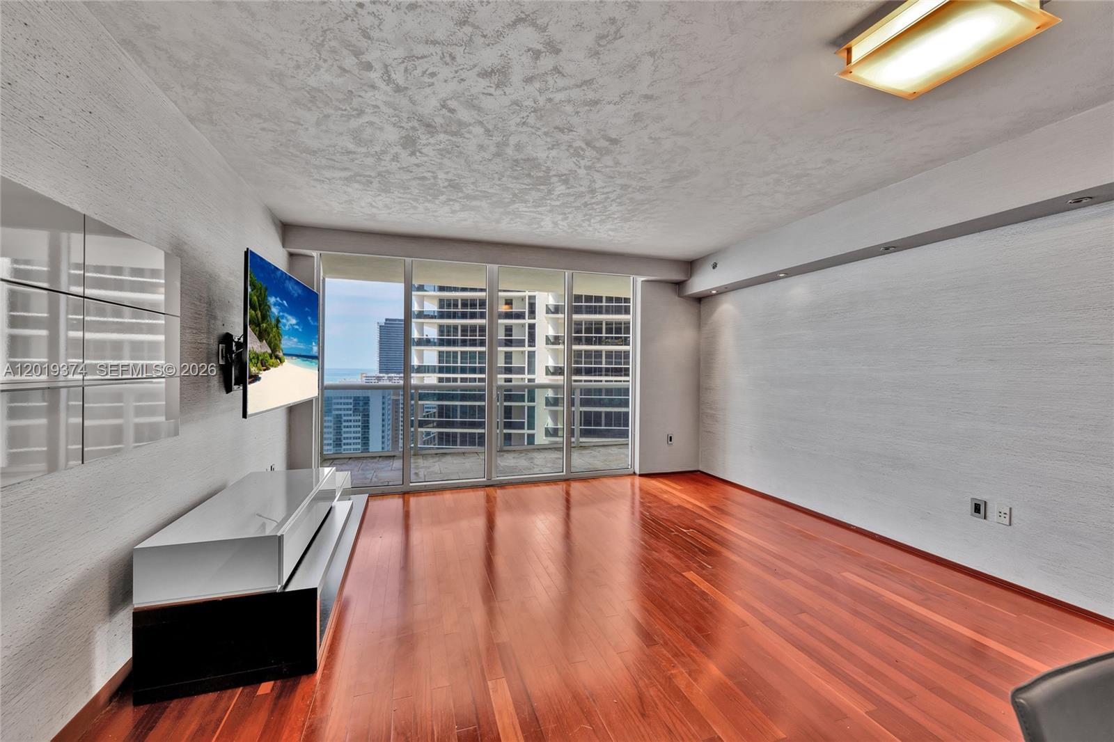 2705 1 / 1 811 sq. ft. $ 2026-05-14 0 Photo