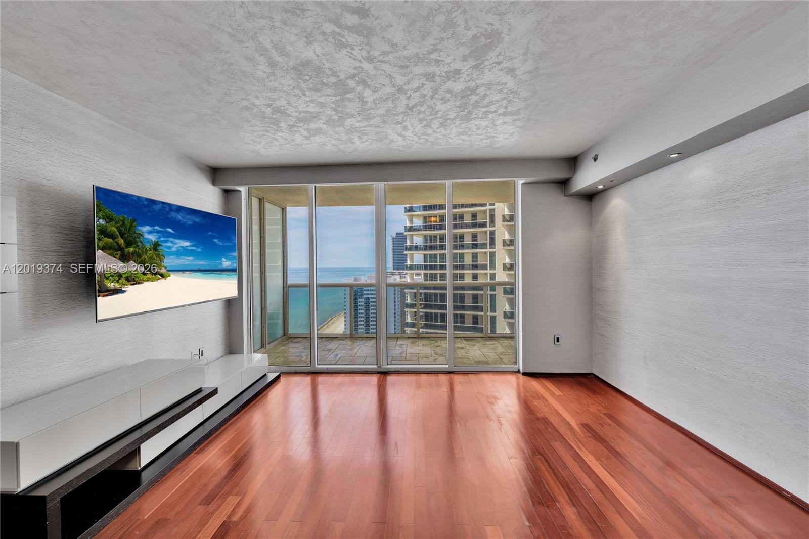 2705 1 / 1 811 sq. ft. $ 2026-05-14 0 Photo