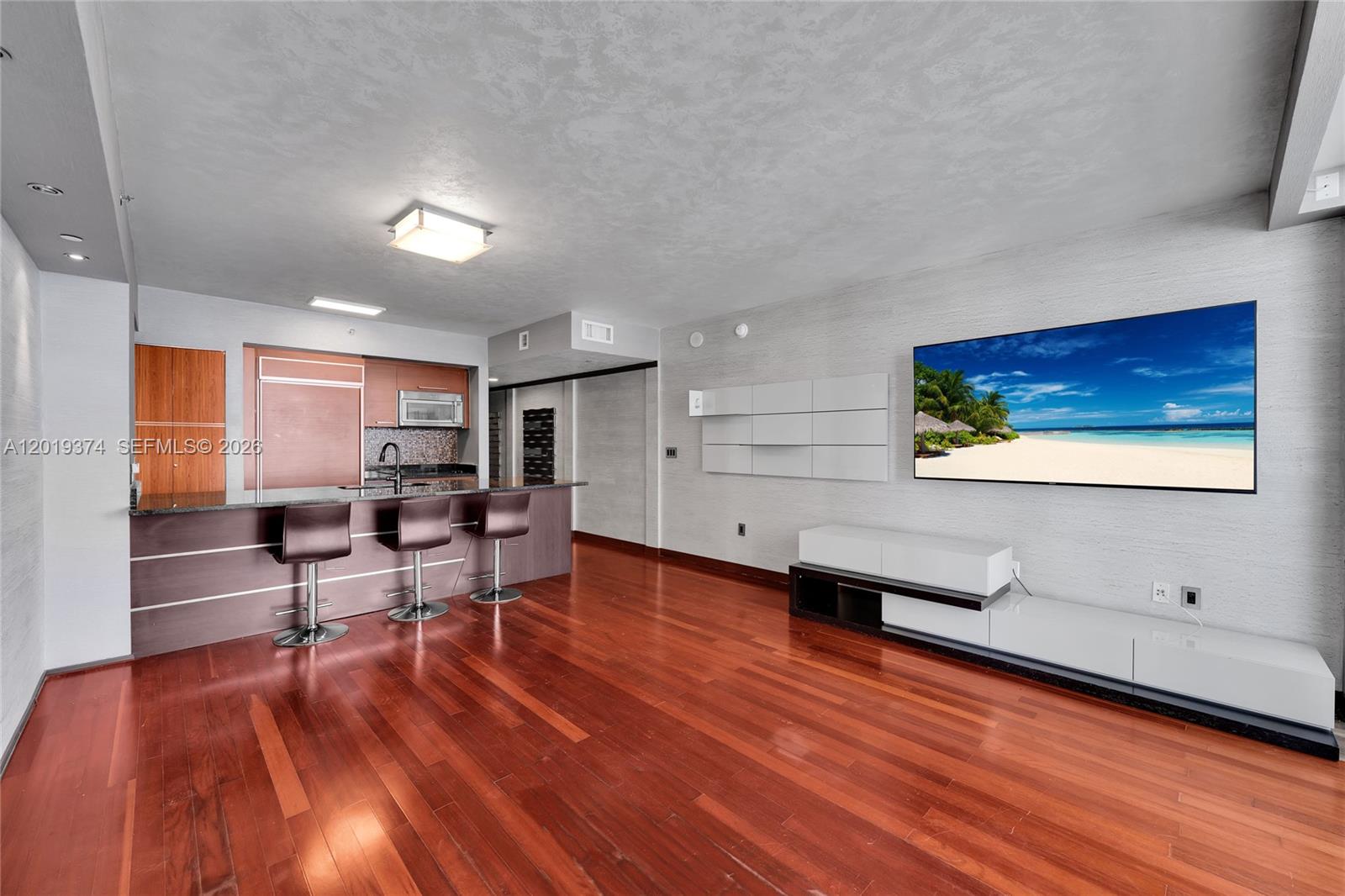 2705 1 / 1 811 sq. ft. $ 2026-05-14 0 Photo