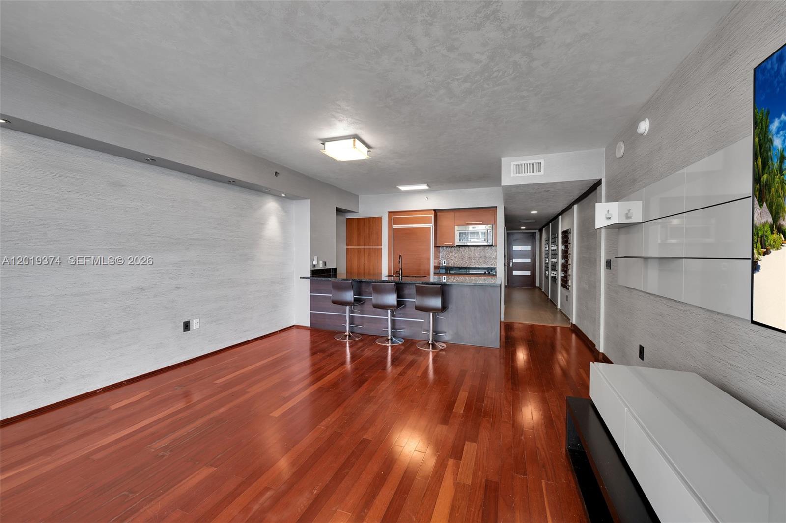 2705 1 / 1 811 sq. ft. $ 2026-05-14 0 Photo