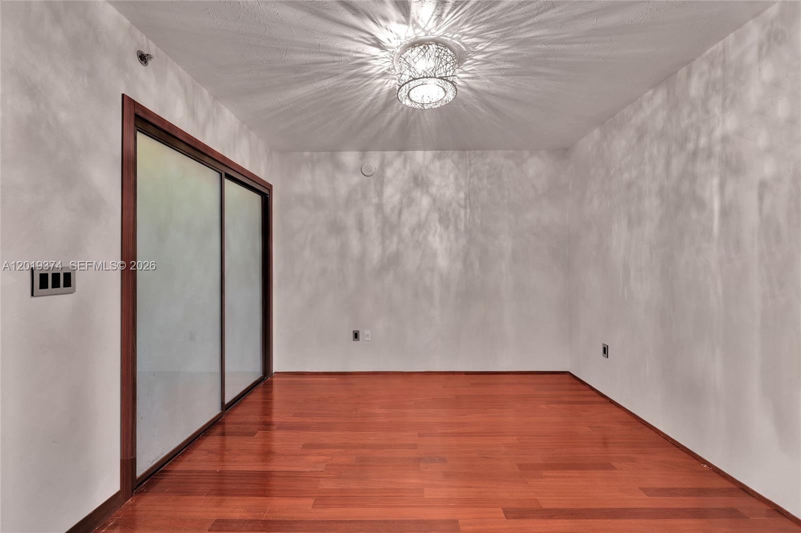 2705 1 / 1 811 sq. ft. $ 2026-05-14 0 Photo