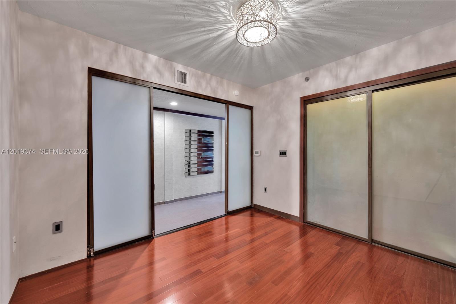 2705 1 / 1 811 sq. ft. $ 2026-05-14 0 Photo