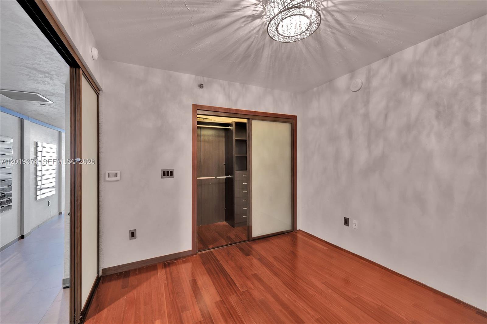 2705 1 / 1 811 sq. ft. $ 2026-05-14 0 Photo