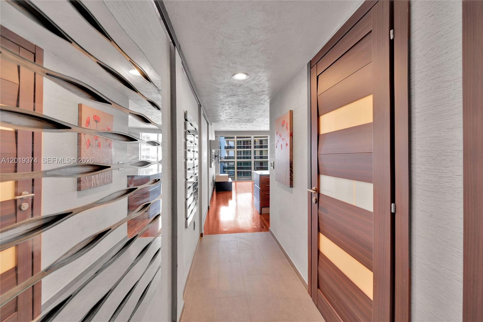 2705 1 / 1 811 sq. ft. $ 2026-05-14 0 Photo
