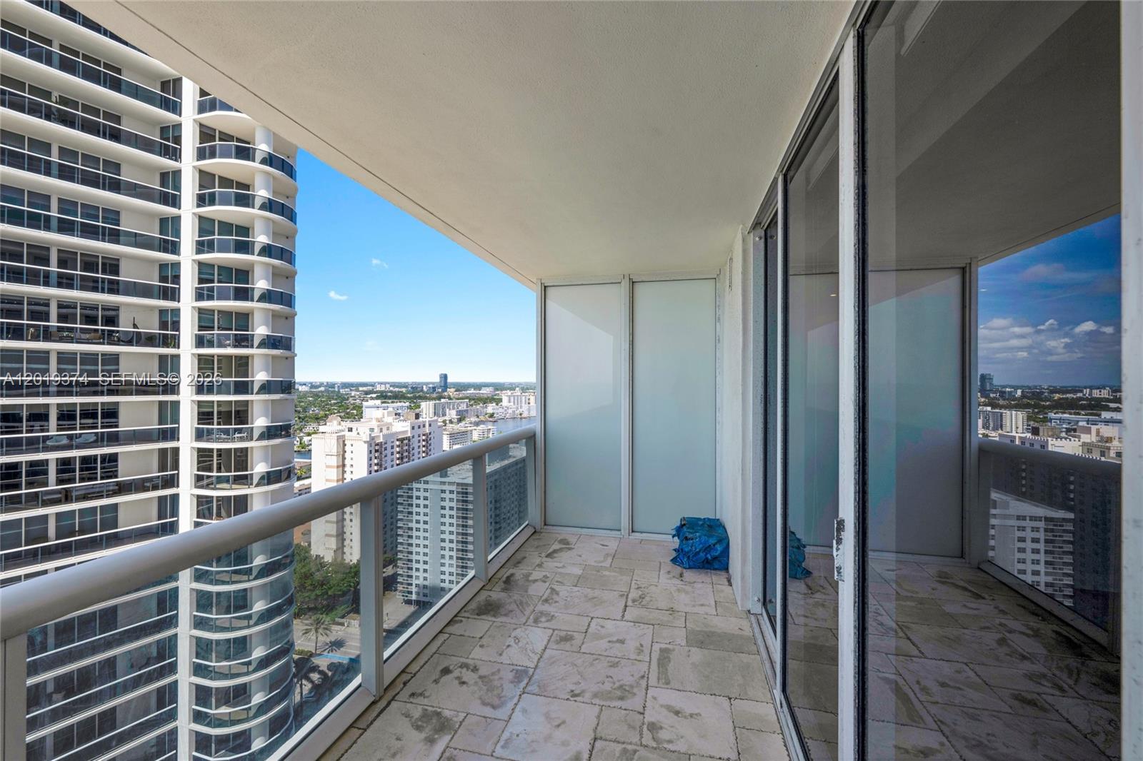 2705 1 / 1 811 sq. ft. $ 2026-05-14 0 Photo