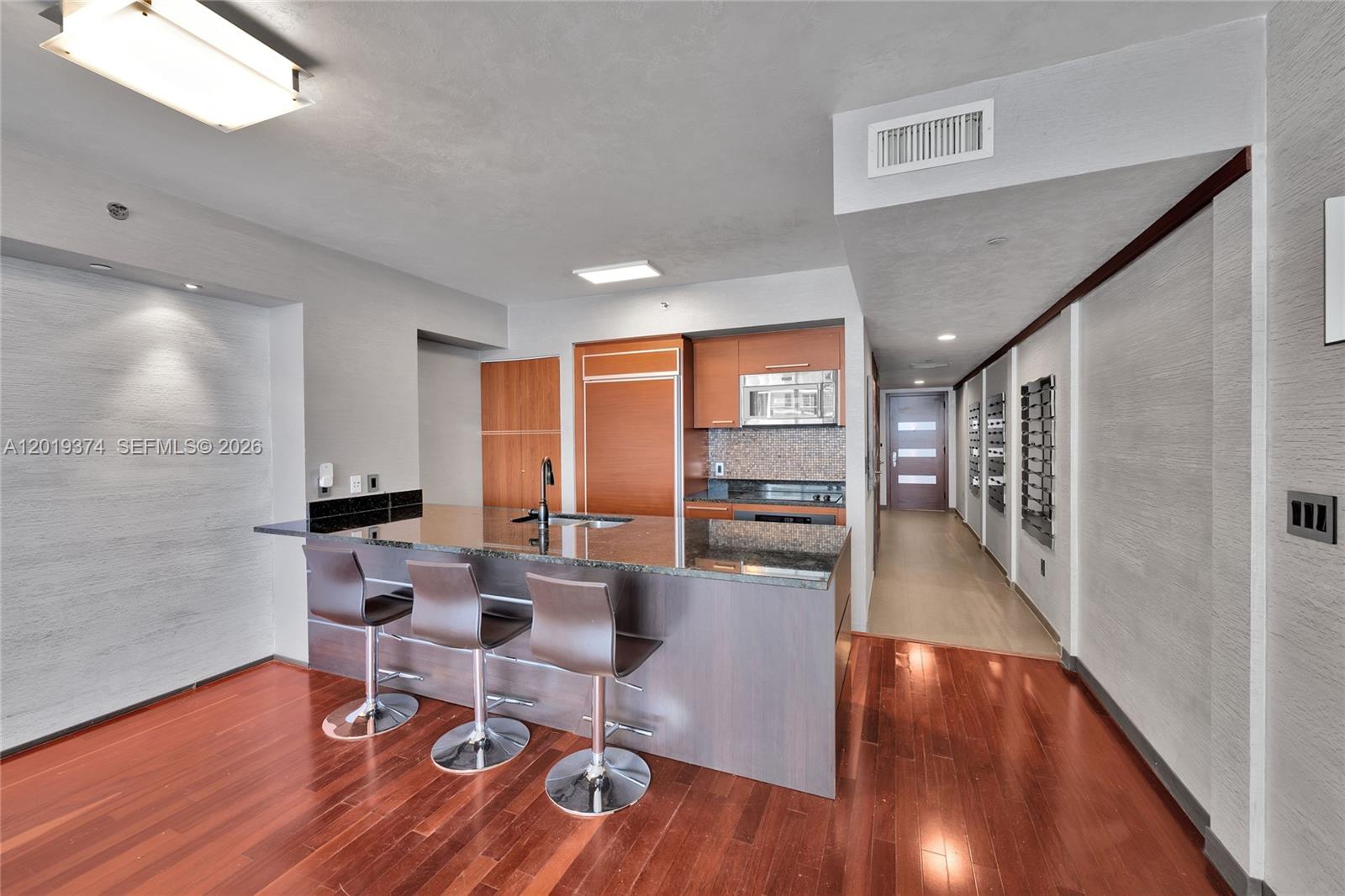 2705 1 / 1 811 sq. ft. $ 2026-05-14 0 Photo