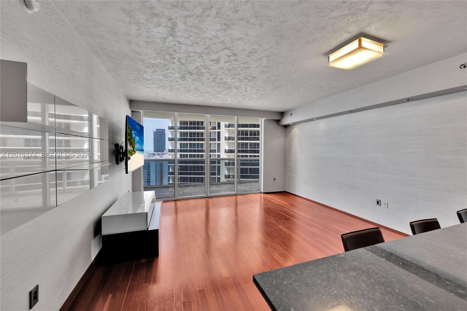 2705 1 / 1 811 sq. ft. $ 2026-05-14 0 Photo