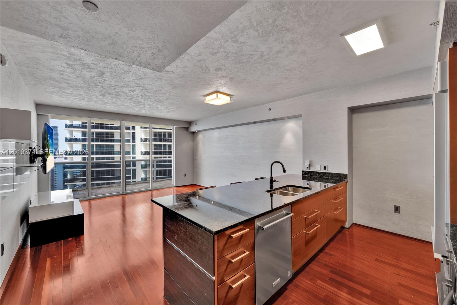 2705 1 / 1 811 sq. ft. $ 2026-05-14 0 Photo