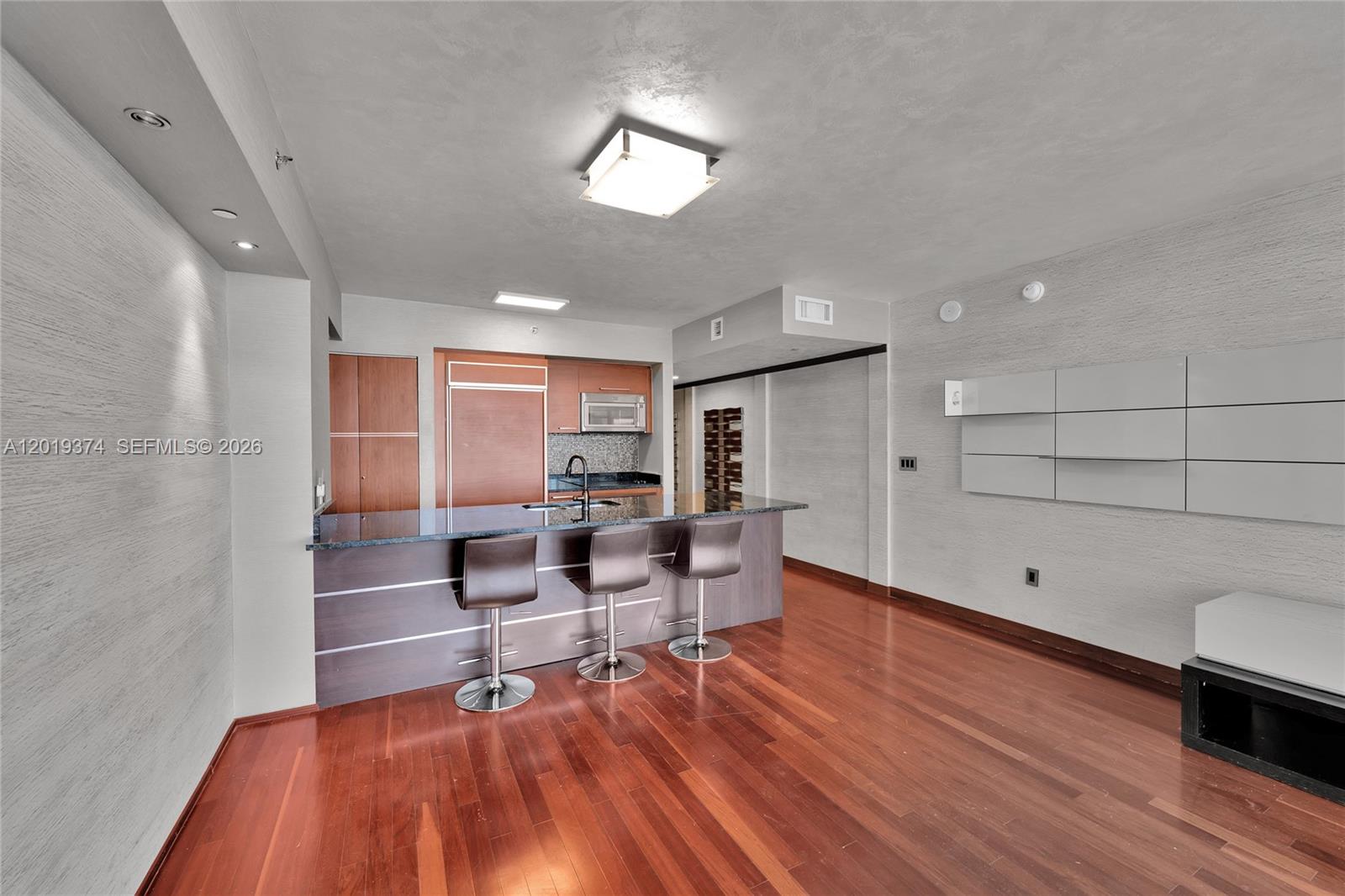 2705 1 / 1 811 sq. ft. $ 2026-05-14 0 Photo