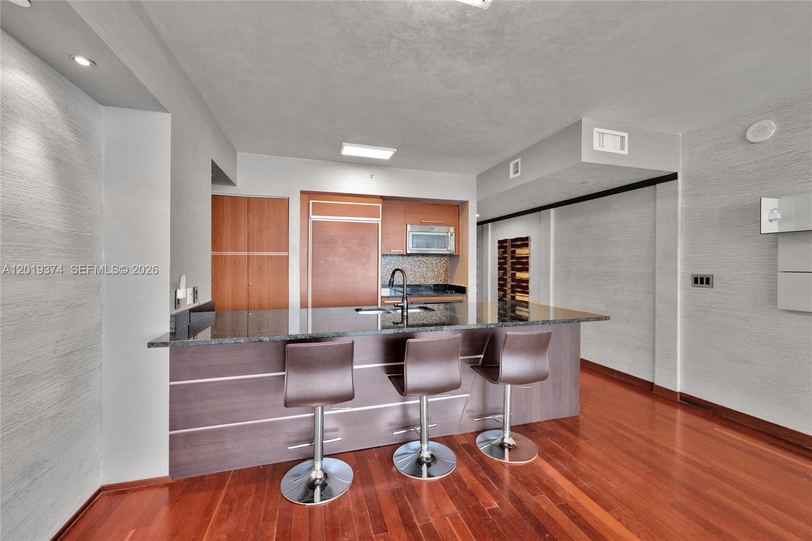 2705 1 / 1 811 sq. ft. $ 2026-05-14 0 Photo