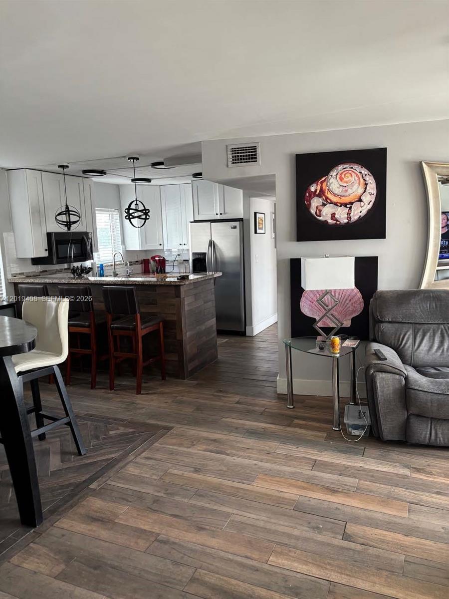 Ver detalles 301 2 / 2 1473 sq. ft. $ 2026-05-14 0 foto