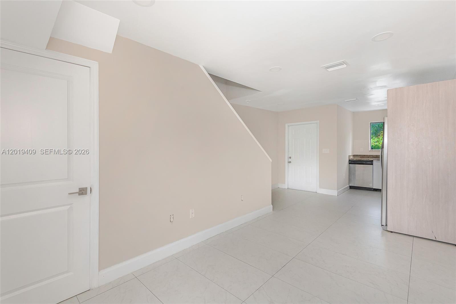   /  1032 sq. ft. $ 2026-05-19 0 Photo
