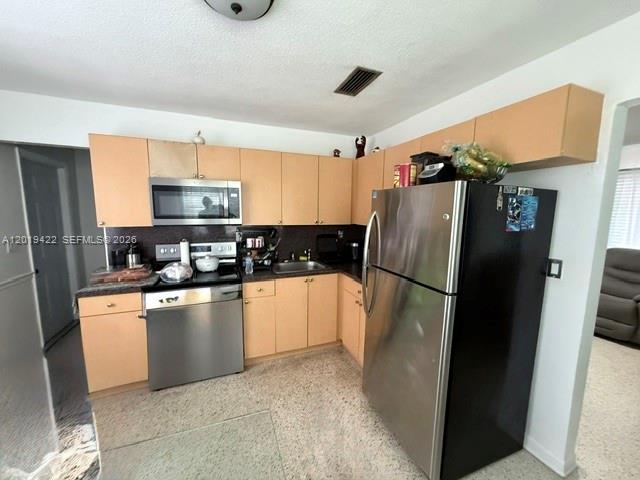   /  2040 sq. ft. $ 2026-05-14 0 Photo