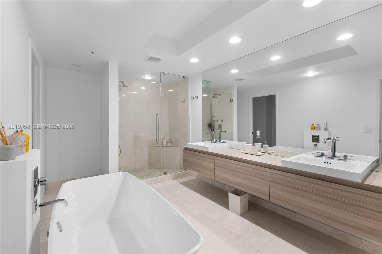 Photo of 17111 Biscayne Blvd  #1406, North Miami Beach, Florida, 33160 - 