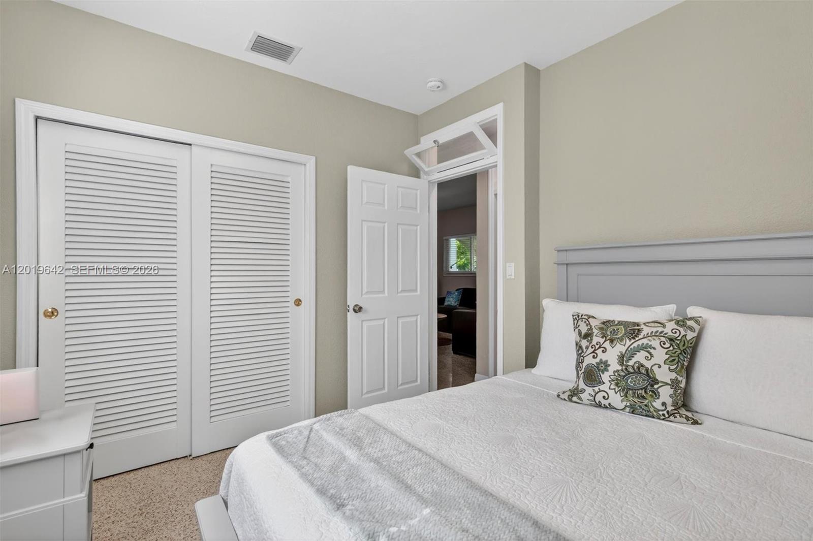 Ver detalles / sq. ft. $ 2026-05-18 0 foto